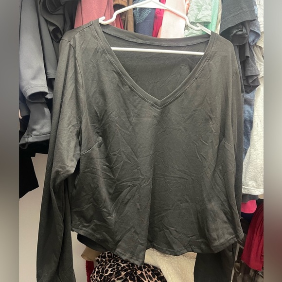 SHEIN Elegant Black V-Neck Women's Top - Picture 8 of 9